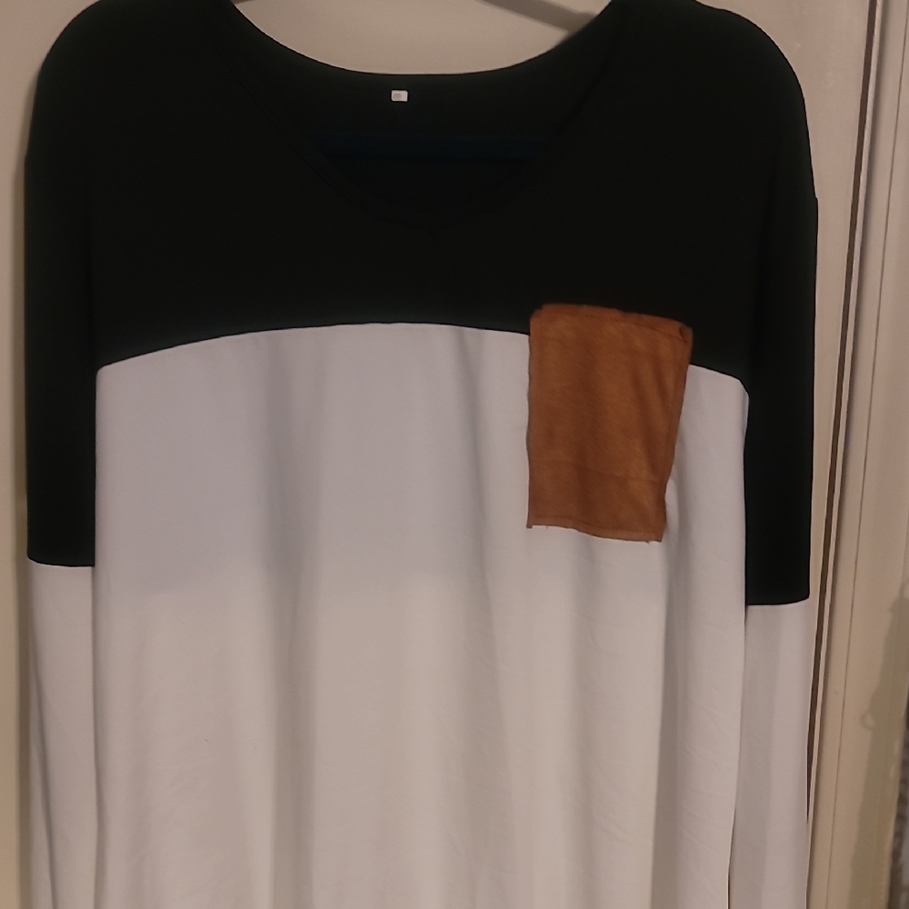 SHEIN Black and White Long Sleeve Tee with Brown Pocket